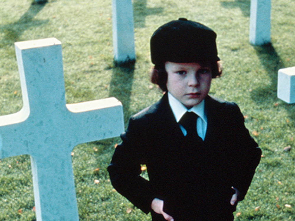 alx_a_profecia_original.jpeg Cena do filme de terror 'A Profecia', de 1976