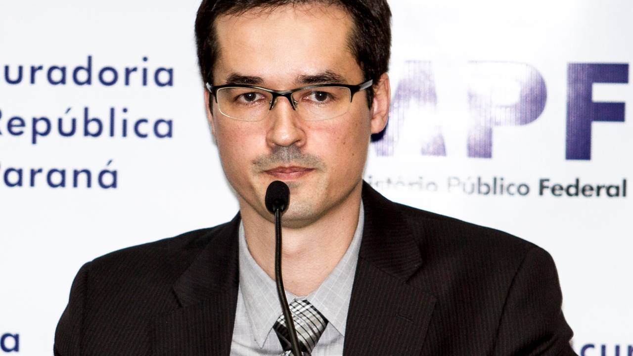 Procurador Deltan Dallagnol fala sobre a prisão de André Vargas e Luiz Ârgolo durante coletiva em Curitiba - 14/05/2015