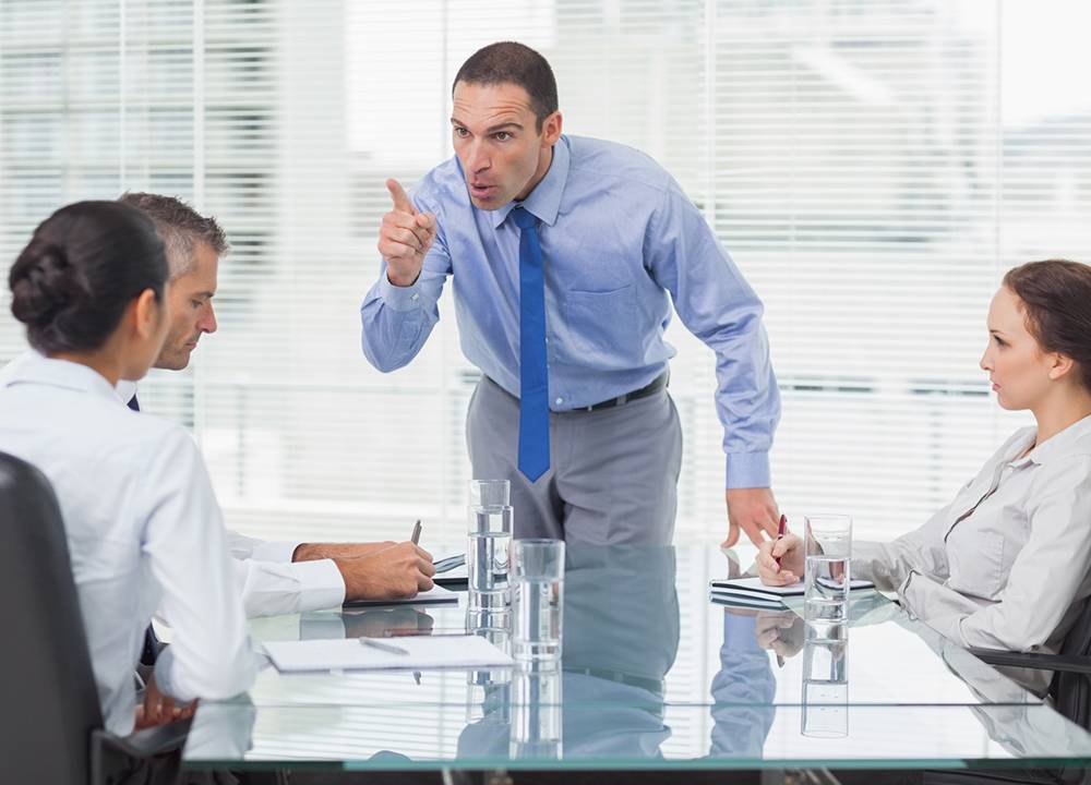 Salários baixos e falta de liderança do chefe são os principais motivos de reclamação no trabalho
