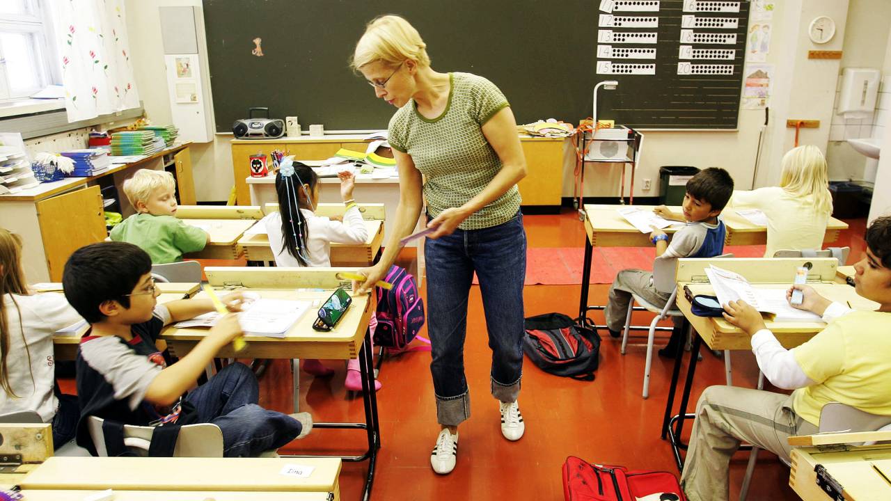 Além do currículo finlandês focar nos projetos interdisciplinares, ele também avança no maior uso de ferramentas digitais em sala de aula