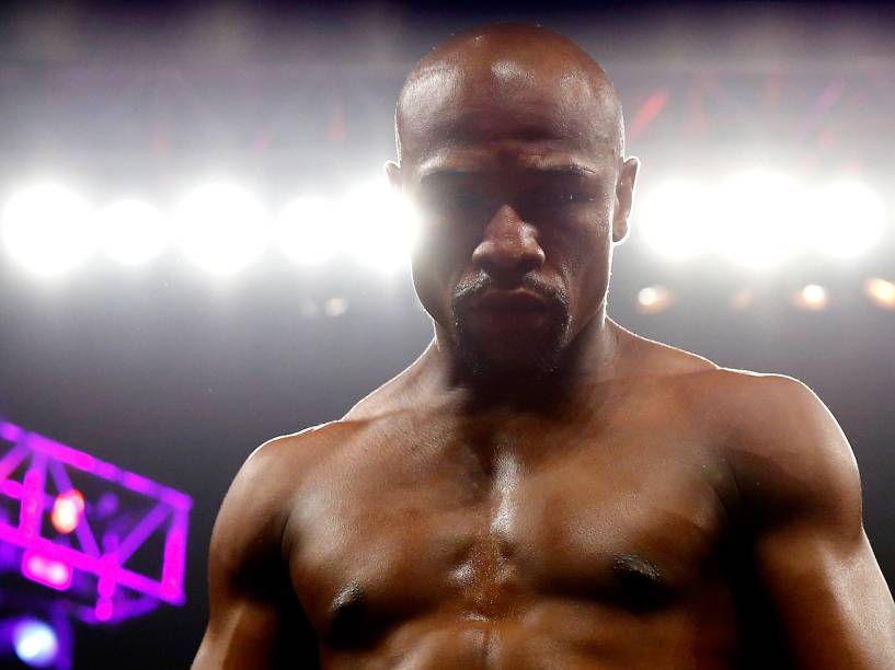 Com a vitória, o pugilista americano Floyd Mayweather Jr., conquista a unificação dos títulos da categoria meio médio e segue invicto em sua carreira