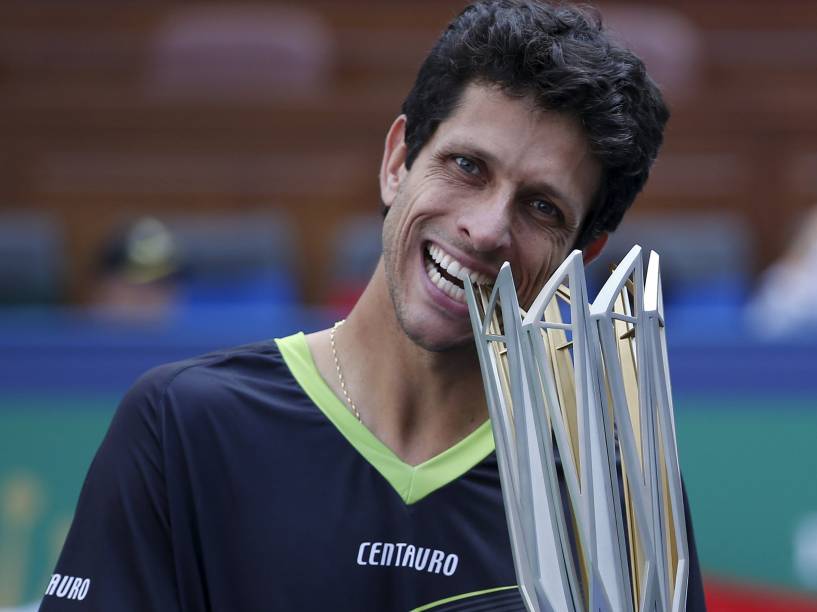 Marcelo Melo comemora o título de duplas com o sul-africano Raven Klaasen no Masters de Xangai, na China