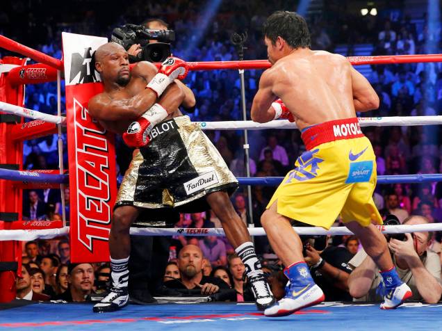 Os boxeadores, Pacquiao e Mayweather durante os primeiros rounds da luta Os boxeadores, Pacquiao e Mayweather durante os primeiros rounds da luta