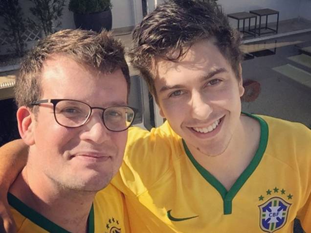 John Green e Nat Wolff tiram selfie no Cristo Redentor John Green e Nat Wolff tiram selfie no Cristo Redentor