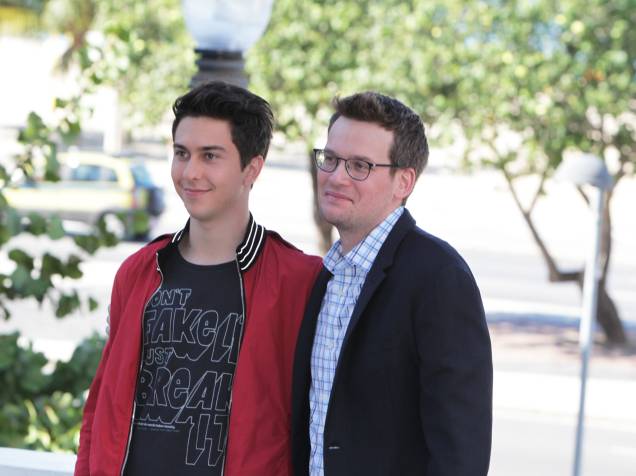 Nat Wolff e John Green na coletiva de imprensa do lançamento do filme Cidades de papel no Rio de Janeiro Nat Wolff e John Green na coletiva de imprensa do lançamento do filme Cidades de papel no Rio de Janeiro