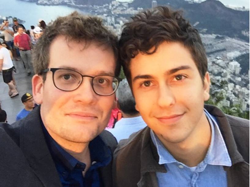 John Green e Nat Wolff fazem turismo no Rio de Janeiro