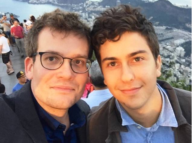 John Green e Nat Wolff fazem turismo no Rio de Janeiro John Green e Nat Wolff fazem turismo no Rio de Janeiro