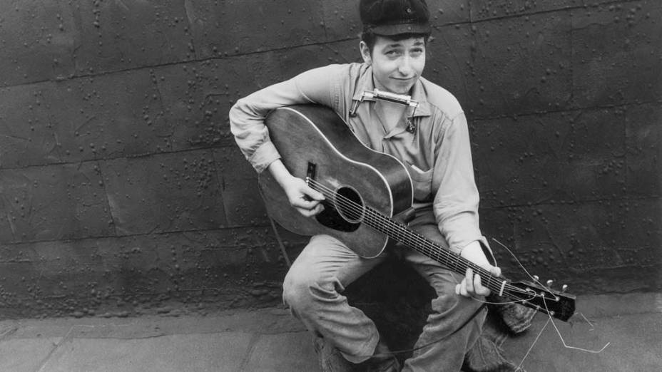 Bob Dylan posa para foto em terraço, na cidade de Nova York, 1962