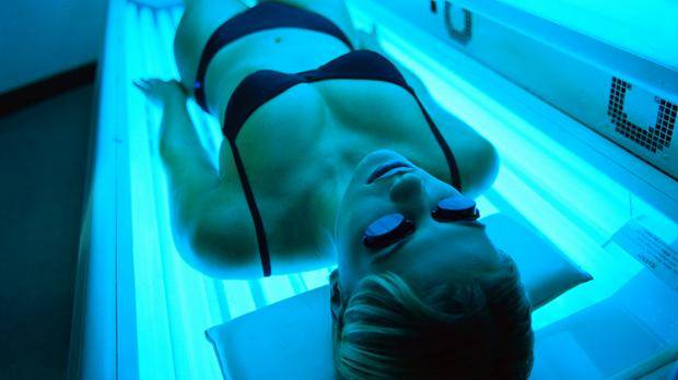 Liberar máquinas de bronzeamento artificial é retrocesso