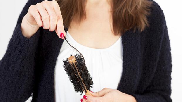 Barba, cabelo e sobrancelha: transplante capilar atrai jovens e mulheres