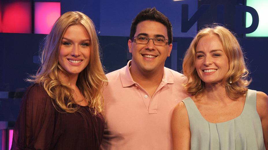 Fiorella Mattheis, André Marques e Angélica no programa Vídeo Show