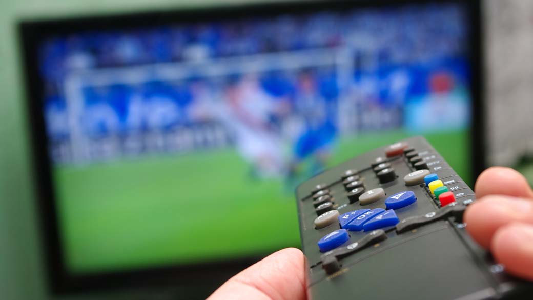 Entre janeiro e abril, o faturamento no varejo com as vendas de TVs encolheu 28,8%