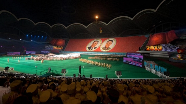 Regime norte-coreano promove apresentação no estádio Primeiro de Maio em celebração aos 60 anos do armistício Regime norte-coreano promove apresentação no estádio Primeiro de Maio em celebração aos 60 anos do armistício