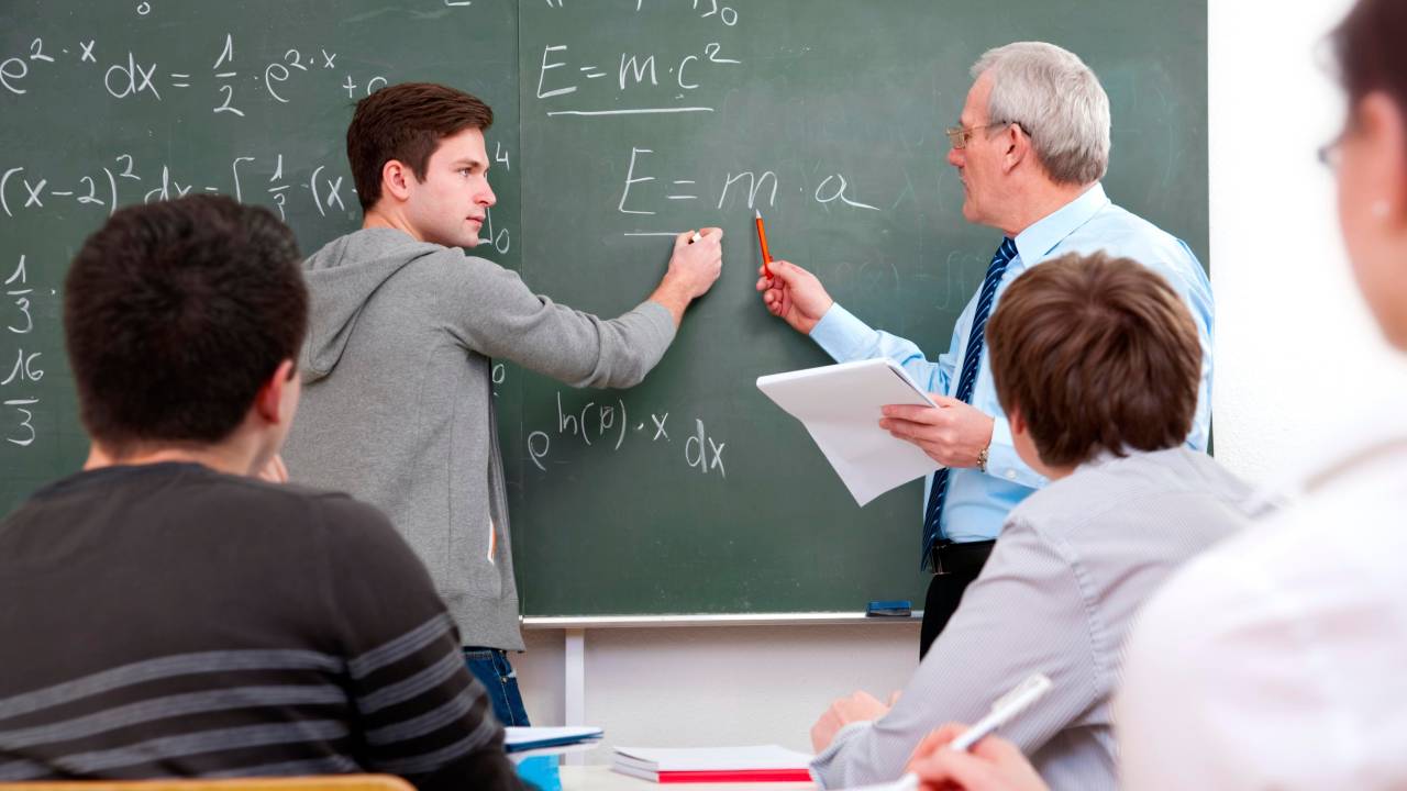 Conteúdo do ensino médio deve ser organizado em quatro grandes grupos