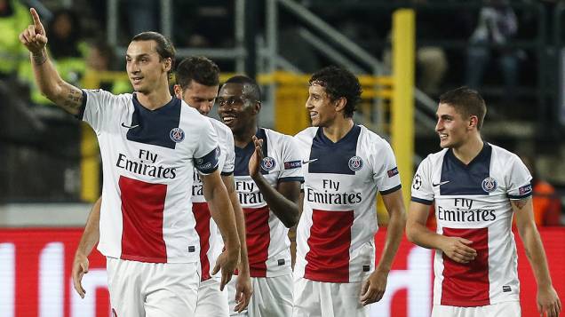 Ibrahimovic comemora gol com os companheiros de PSG na vitória sobre o Anderlecht Ibrahimovic comemora gol com os companheiros de PSG na vitória sobre o Anderlecht