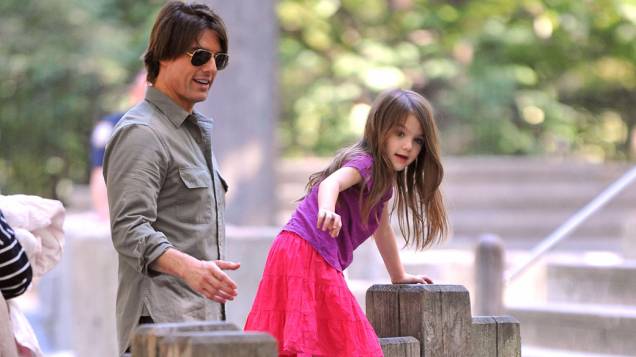 Tom Cruise e a filha visitam o Central Park em Nova York em 2010 Tom Cruise e a filha visitam o Central Park em Nova York em 2010