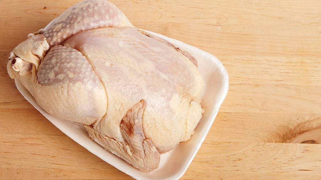 BRF faz recall de cortes de frango da Perdigão por risco de salmonela