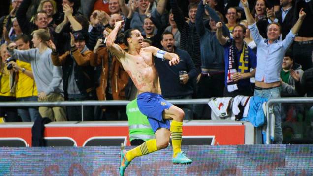 Ibrahimovic comemora seu golaço no amistoso contra a Inglaterra, em Estocolmo Ibrahimovic comemora seu golaço no amistoso contra a Inglaterra, em Estocolmo