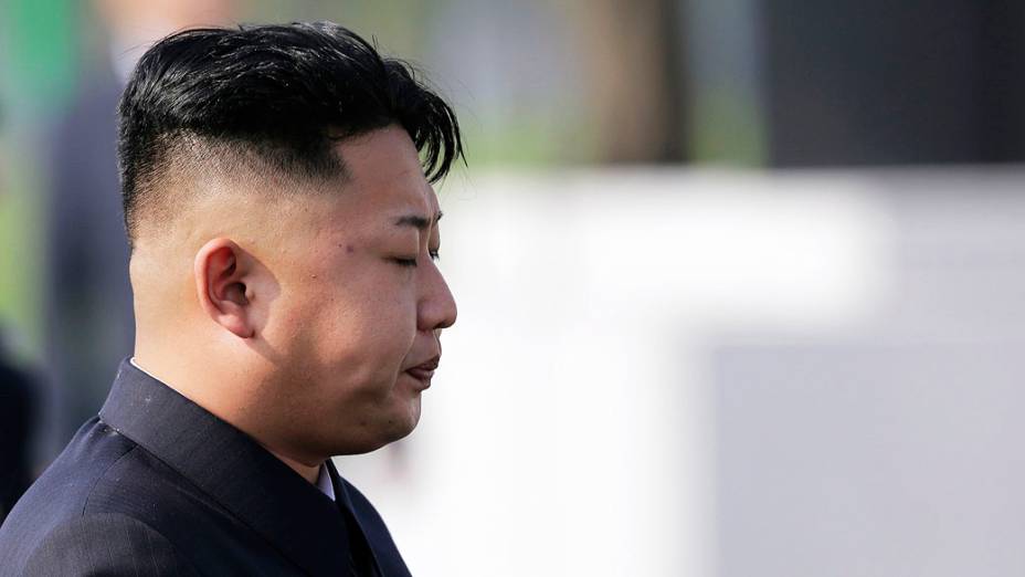 Líder norte-coreano Kim Jong-un chega para a cerimônia do Cemitério de combatentes mortos do Exército do Povo Coreano (KPA) em Pyongyang, nesta quinta-feira (25), como parte das comemorações do 60º aniversário da assinatura de trégua na guerra de 1950-1953