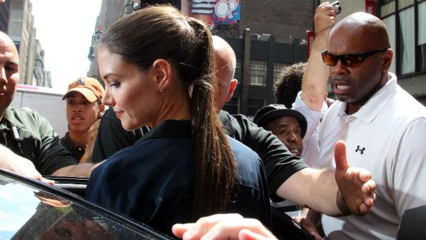 A atriz Katie Holmes grava participação em programa de TV três dias após anunciar divórcio de Tom Cruise A atriz Katie Holmes grava participação em programa de TV três dias após anunciar divórcio de Tom Cruise