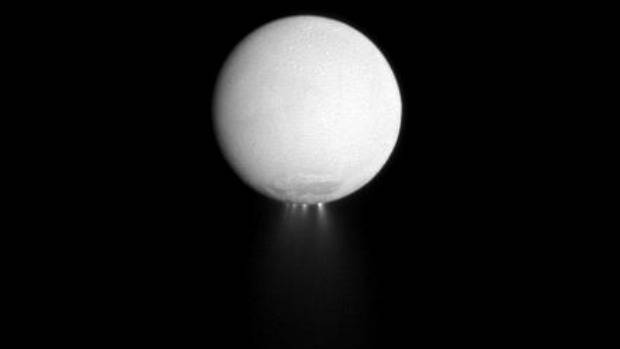 Lua de Saturno mostra potencial para surgimento de vida orgânica