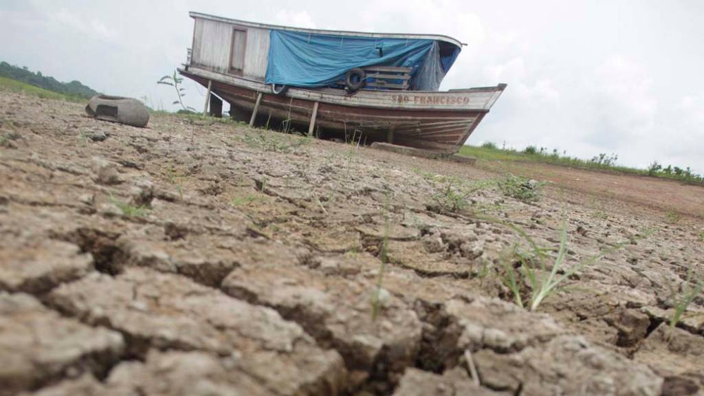 Governo vai gastar R$ 300 milhões em auxílio para pescadores impactados pela seca