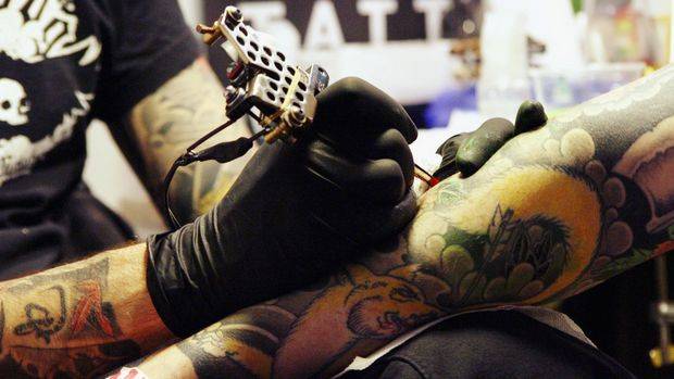 Tatuagem: 1 em cada 5 pessoas pega infecção após procedimento