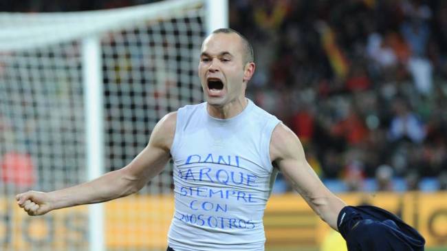 Iniesta comemora o seu gol durante a partida Holanda e Espanha pela Final da Copa do Mundo da África do Sul 2010