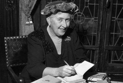 A escritora britânica Agatha Christie