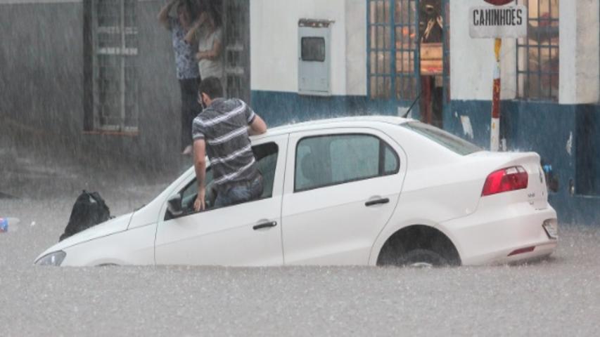 Enchentes no Rio Grande do Sul deixam 6.500 pessoas desabrigadas