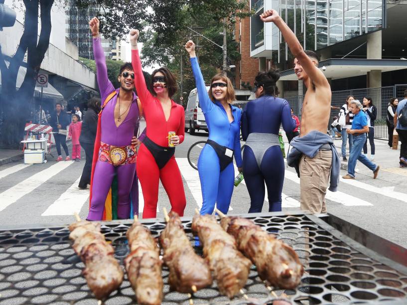 Participantes da 20ª Parada do Orgulho LGBT de São Paulo - 29/05/2016