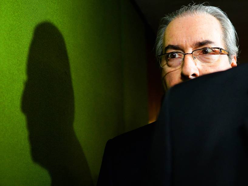 O ex-presidente da Câmara dos Deputados, Eduardo Cunha (PMDB-RJ), se dirige ao Senado Federal, para entregar o pedido de impeachment de Dilma Rousseff, ao presidente do Senado, Renan Calheiros - 18/04/2016