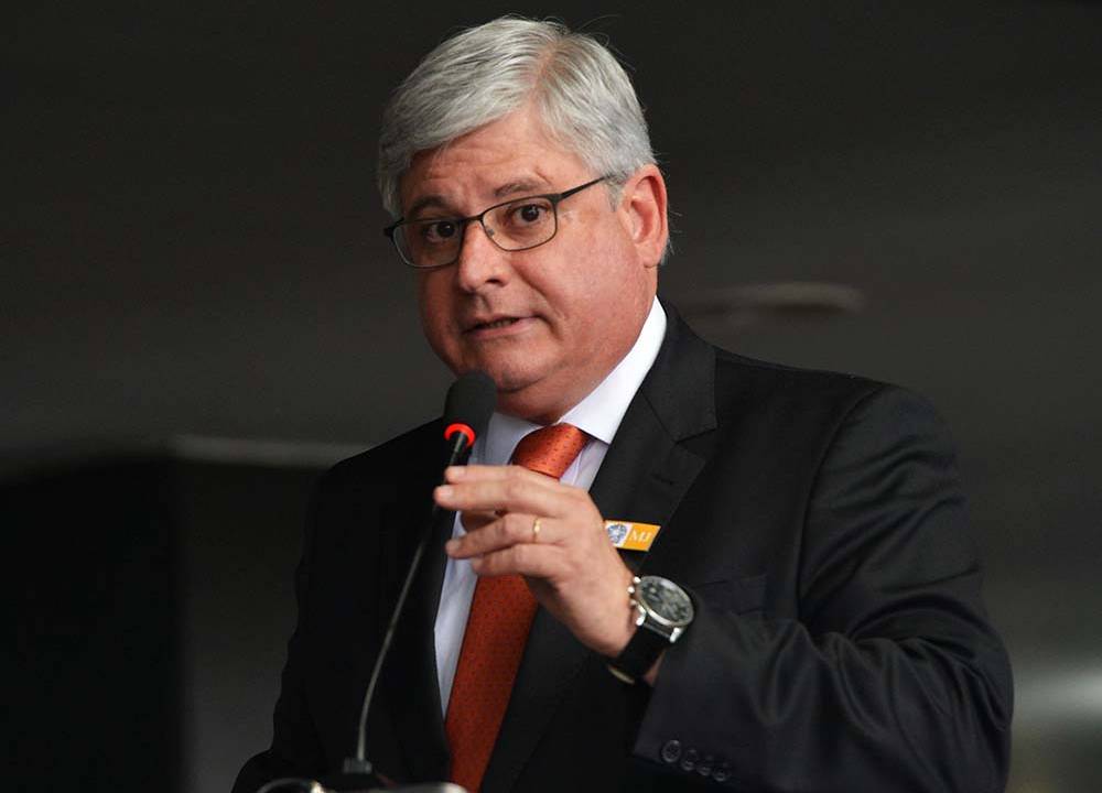 O procurador-geral da República, Rodrigo Janot, discursa durante solenidade comemorativa dos 10 anos da reforma do Judiciário em Uberlândia (MG) nesta sexta-feira (26)