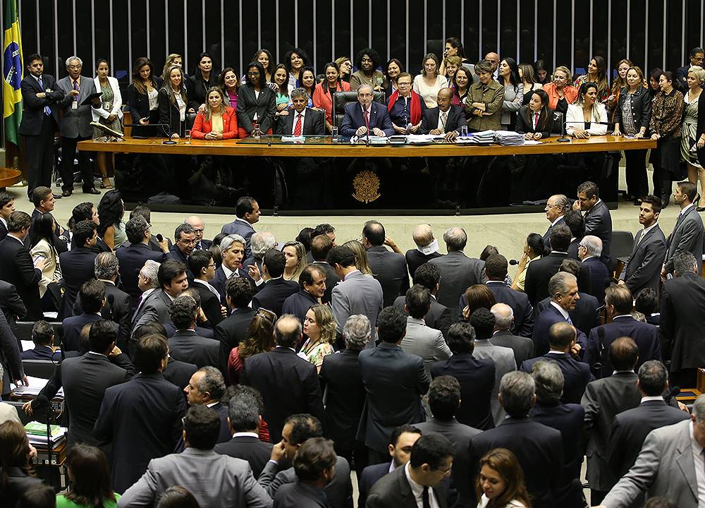 BRASÍLIA, DF, 24.03.2015 - Sessão no plenário da Câmara dos Deputados, presidida pelo deputado Eduardo Cunha (PMDB-RJ), durante votação da Proposta de Emenda à Constituição (PEC) 590/06, da deputada Luiza Erundina (PSB-SP), que assegura ao menos uma vaga para as mulheres nas Mesas Diretoras da Câmara dos Deputados e do Senado Federal