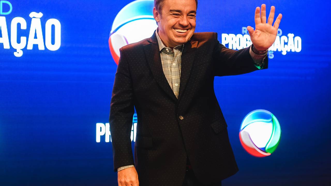 Gugu confirma retorno à Record durante evento de apresentação da programação da emissora para 2015