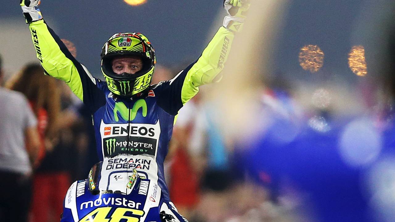 O italiano Valentino Rossi comemora a vitória no GP do Catar