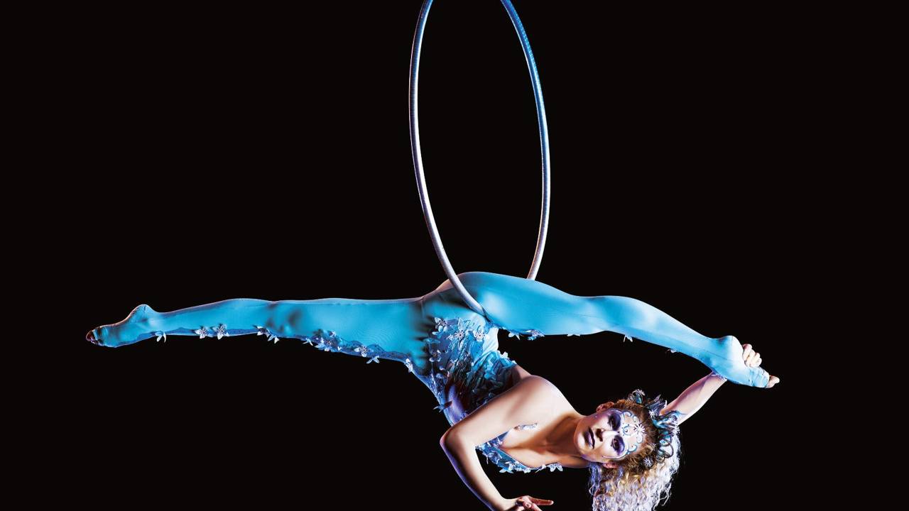 Mulher ensaia para a apresentação de 'Amaluna', peça desenvolvida pelo Cirque du Soleil que já passou pelo Canadá e pelos Estados Unidos