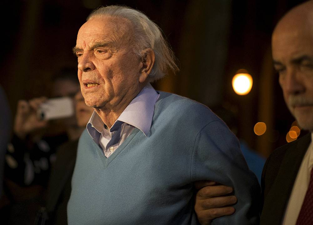 Ex-presidente da CBF, José Maria Marin deixa tribunal federal no Brooklyn, em Nova York, após se declarar inocente das acusações de corrupção no futebol. Marin foi extraditado aos Estados Unidos nesta terça-feira (3) depois de cinco meses preso na Suíça