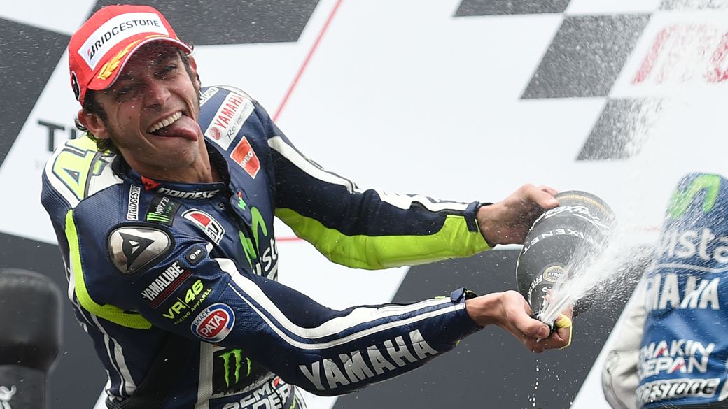 Valentino Rossi vence o GP da Austrália depois de queda de Marc Márquez