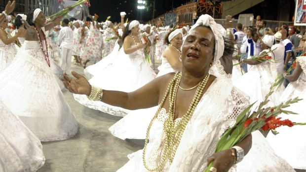 Polêmica no carnaval: escolas põem limite de idade e barram idosos