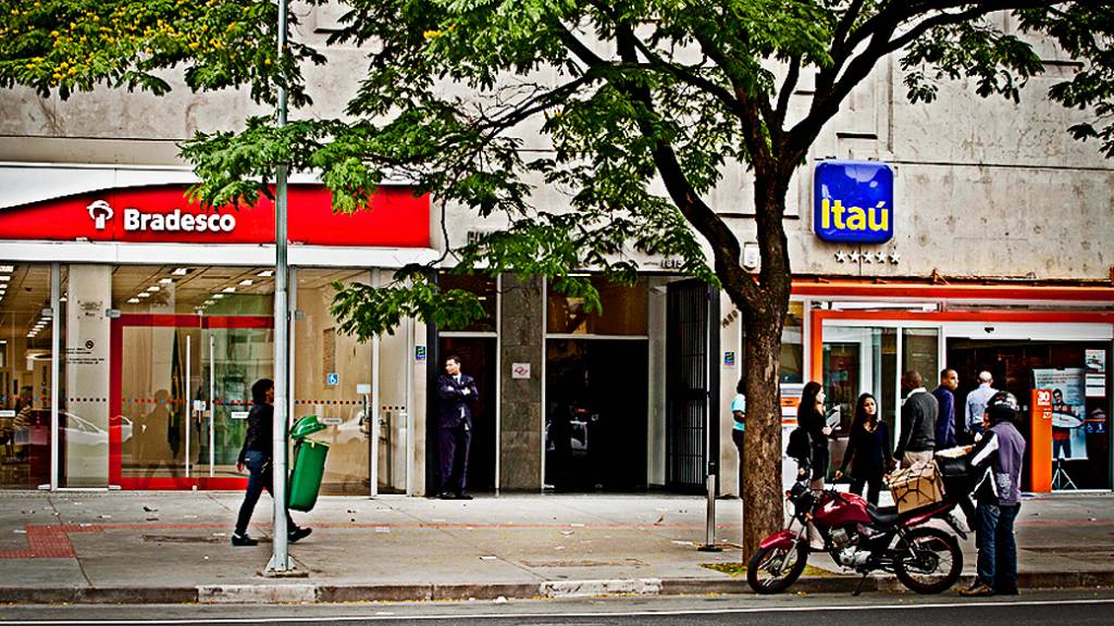 Confira o horário de funcionamento dos bancos na véspera de Natal