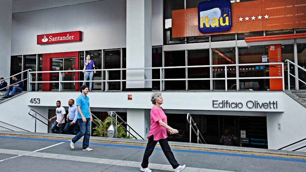 Bancos recuperam pouco mais de R$ 1 bi dos quase R$ 42 bi que perderam em valor de mercado na véspera