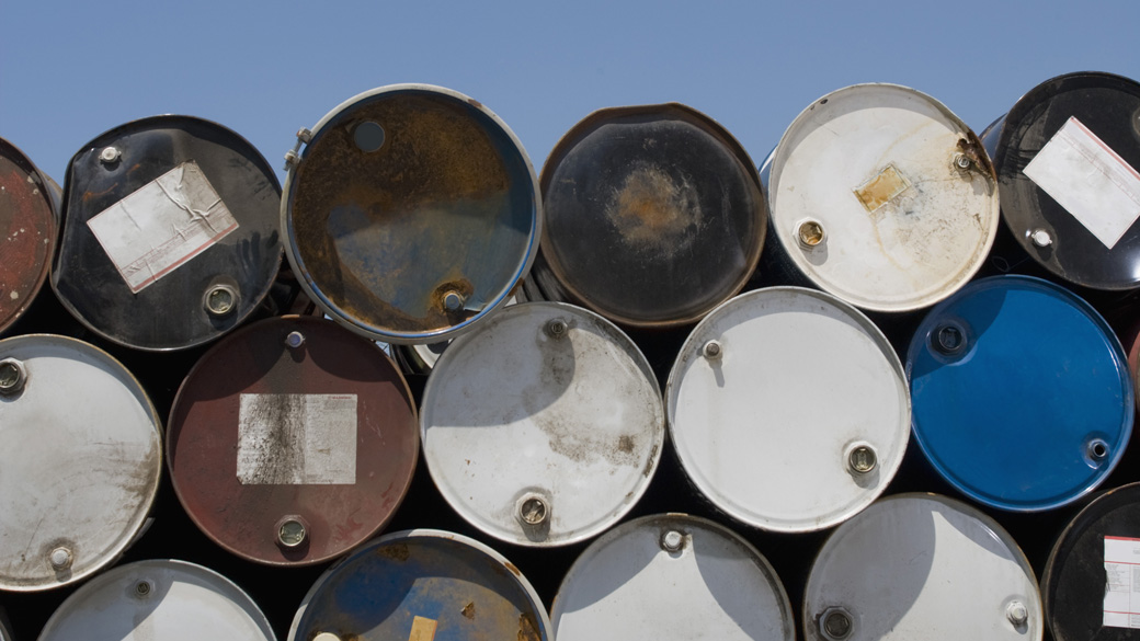 Países da IEA liberaram 325 milhões de barris de petróleo para reduzir preços, segundo entidade