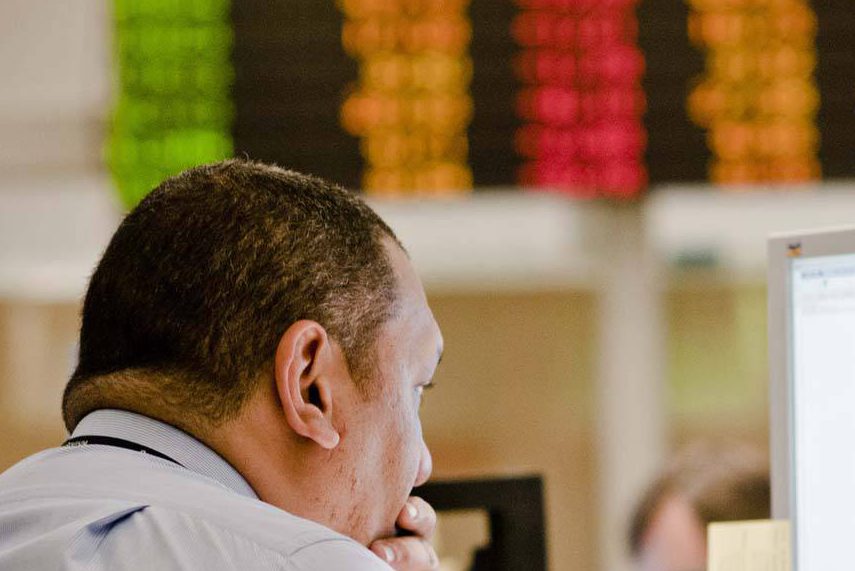 O mercado até olha Brasília, mas atenções estão lá fora