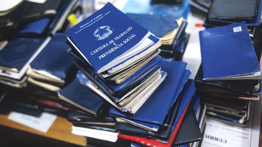 Proposta de senador prevê multa menor em caso de demissão de empregado doméstico