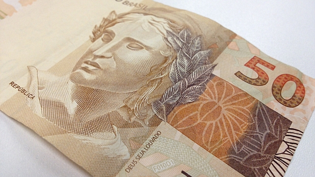 Estudos dos bancos Itaú e Santander mostram que o fato de o Brasil ter um dos mercados mais líquidos do planeta faz com que o país tenha maior variação de sua moeda em movimentos globais.