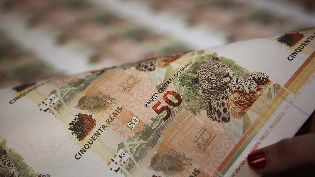 Produção de cédulas de notas de 50 reais na Casa da Moeda no Rio de Janeiro