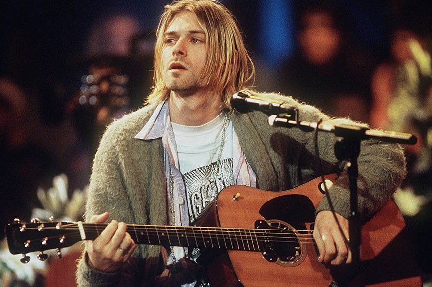 Kurt Cobain durante gravação do MTV Unplugged com a banda Nirvana em 1993