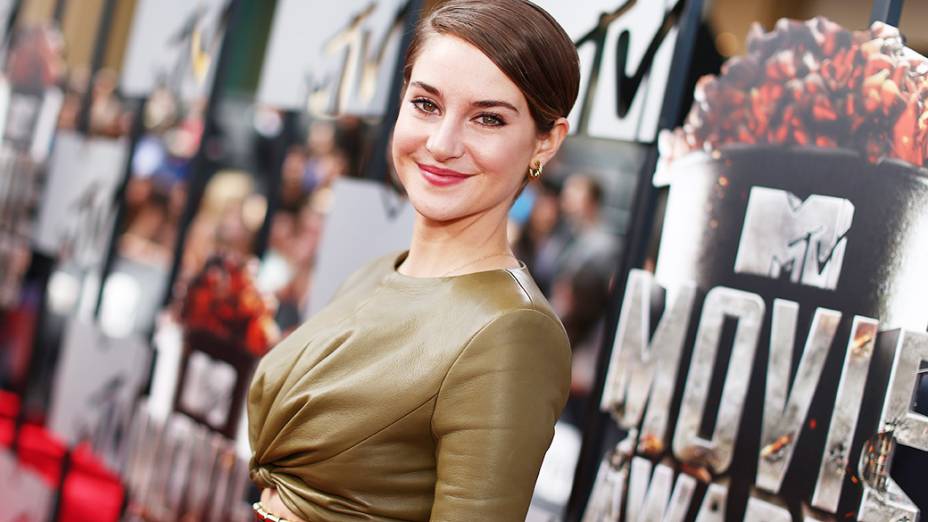 Shailene Woodley no tapete vermelho do MTV Movie Awards 2014