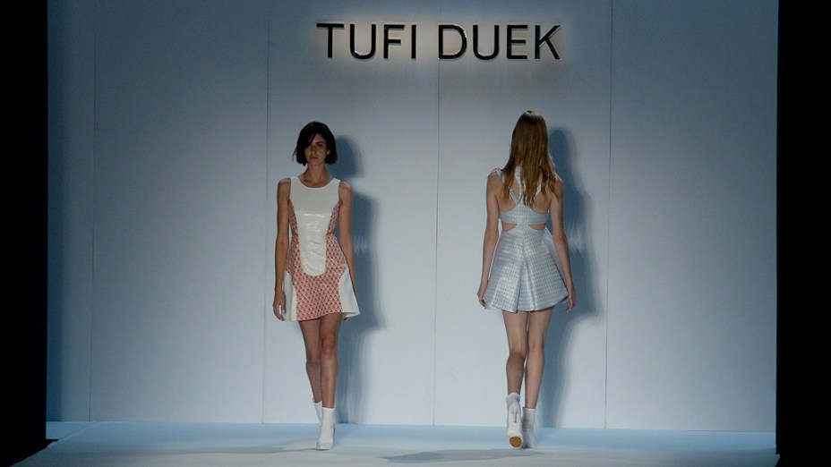 O estilista Tufi Duek apresenta coleção no primeiro dia do São Paulo Fashion Week